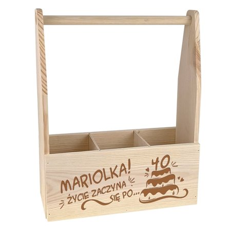 Nosidło drewniane na 3 lub 4 piwa, kwiaty, narzędzia z grawerem - Życie zaczyna się po...- zmień imię oraz wiek.