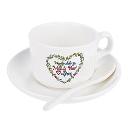 Filiżanka z tekstem "Wszędzie dobrze, ale u Mamy najlepiej" z imieniem Mamy.