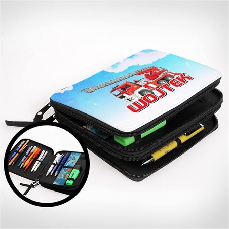 Duży piórnik z grafiką " Wóz strażacki " - dla młodego miłośnika straży pożarnej.