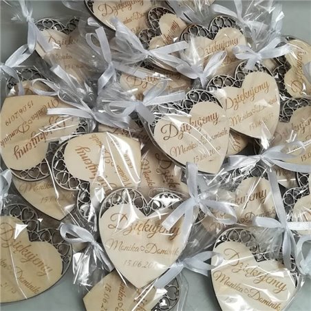 Drewniane magnesy na lodówkę - podziękowania dla gości - chrzest, roczek - serduszko ze stópkami.