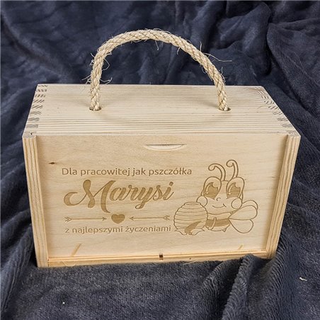 Pudełko drewniane na 2 słoiczki miodu z grawerem dla niej - pracowita pszczółka.
