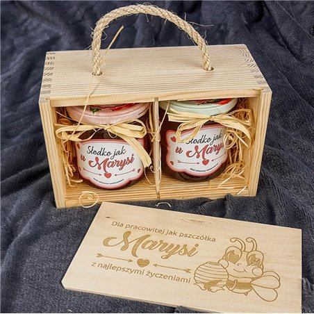 Pudełko drewniane na 2 słoiczki miodu z grawerem dla niej - pracowita pszczółka.