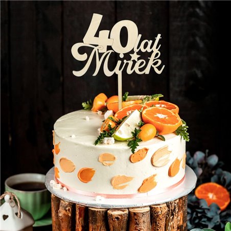 Topper na tort na urodziny - z imieniem solenizanta.