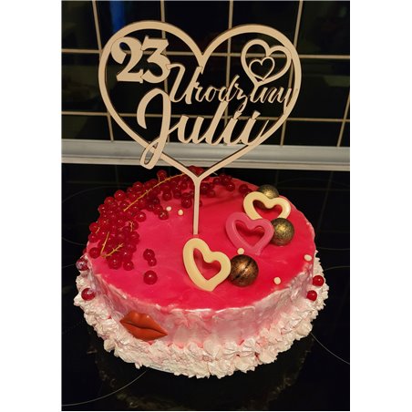 Topper na tort na urodziny -  serce z imieniem solenizanta.