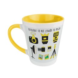 Kubek latte z napisem "Fotograf to nie zawód, to pasja".