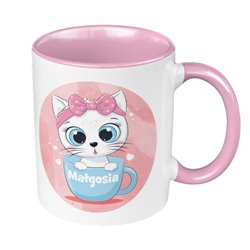 Kubek 330 ml kolorowy z nadrukiem  "Kotek w filiżance" oraz imieniem Twojego dziecka.