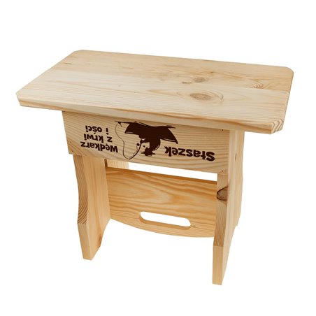 Dwufunkcyjny taboret, krzesełko, nosidło drewniane na piwa z grawerem.