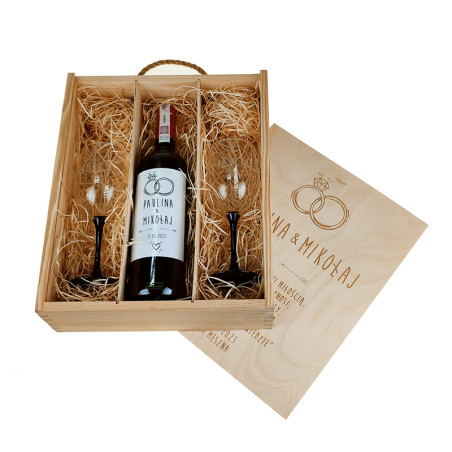 Zestaw skrzynka z grawerem dla Młodej Pary, 2 kieliszki oraz etykieta samoprzylepna na wino.