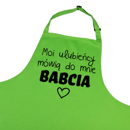Kolorowy, gruby fartuch z nadrukiem "Moi ulubieńcy mówią mi BABCIA" - idealny prezent na dzień babci.