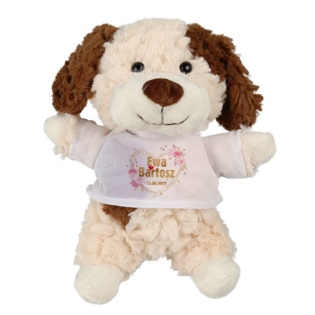 Puszysty piesek z grafiką "Serce z imionami i datą ślubu"- 18cm.