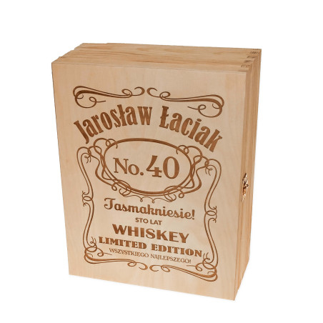 Zestaw skrzynka na whisky z dwoma szklankami z grawerem i etykieta na butelkę w stylu Jack Daniel's.
