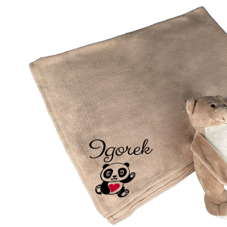 Miś trzymający koc między łapkami z imieniem dziecka- z okazji narodzin- panda.