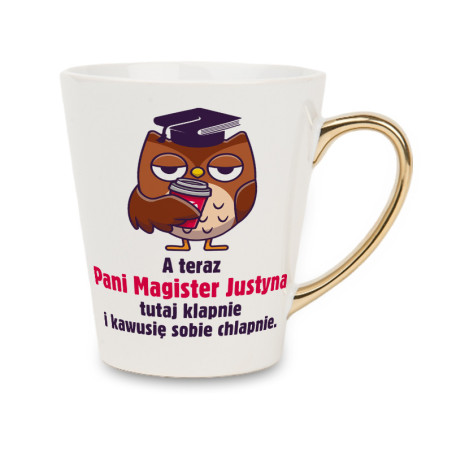 Biały kubek latte ze złotym uchwytem - A teraz Pani Magister klapnie.