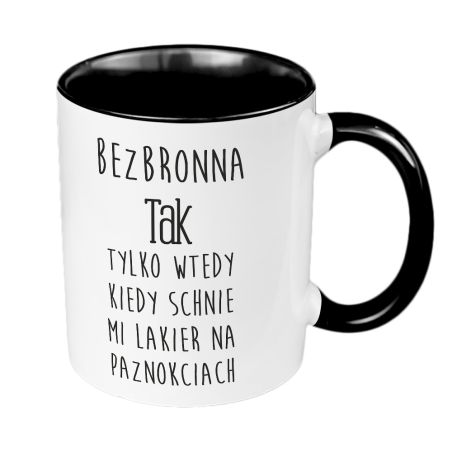Kubek 330 ml kolorowy z grafiką "Bezbronna? Tak tylko wtedy, gdy schnie mi lakier na paznokciach".