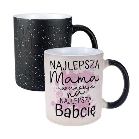 Kubek magiczny z informacją o ciąży "Najlepsza Mama awansuje na Najlepszą Babcię" - czarny z brokatem.