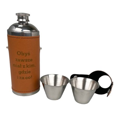 Piersiówka z dwoma kieliszkami na alkohol- okrągła w skórce- nietypowy design-  możliwa personalizacja.