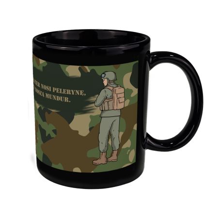 Czarny kubek 330 ml dla wojskowego " Nie każdy bohater nosi pelerynę, niektórzy noszą mundur".