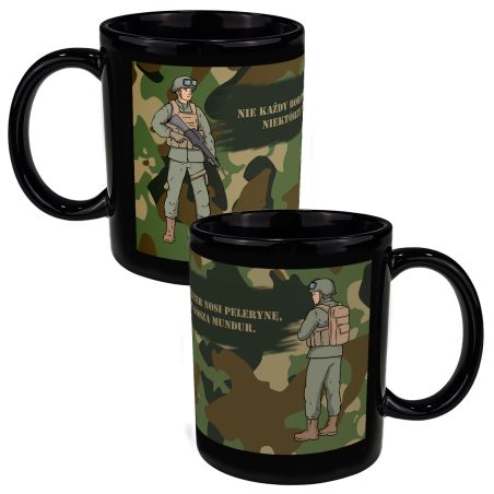 Czarny kubek 330 ml dla wojskowego " Nie każdy bohater nosi pelerynę, niektórzy noszą mundur".