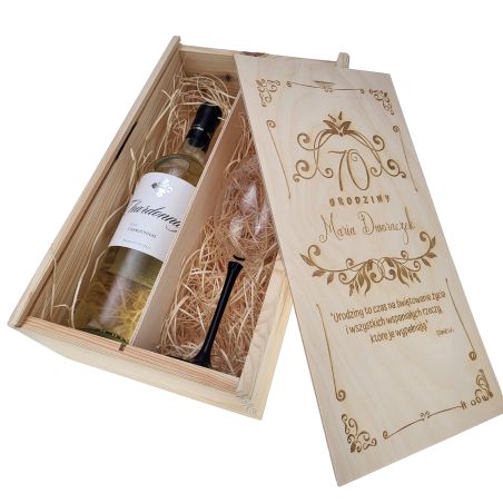 Skrzynka na wino lub szampana z kieliszkiem na urodziny "Urodziny i wino".