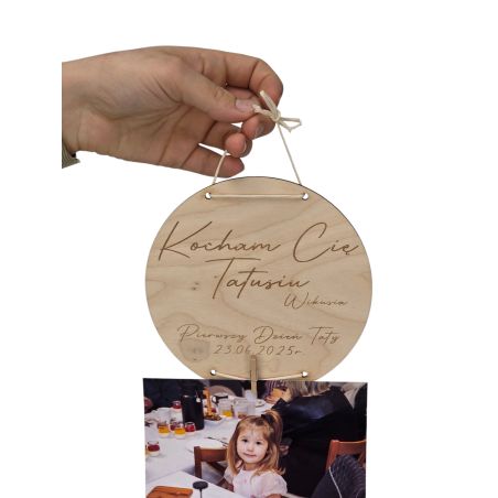 Drewniana tabliczka z miejscem na zdjęcie – personalizowany prezent na Dzień Mamy i Dzień Taty 💞📸