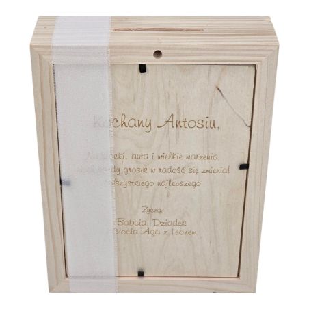 Drewniana skarbonka z personalizacją – samochód, prezent dla chłopca 🚗💙