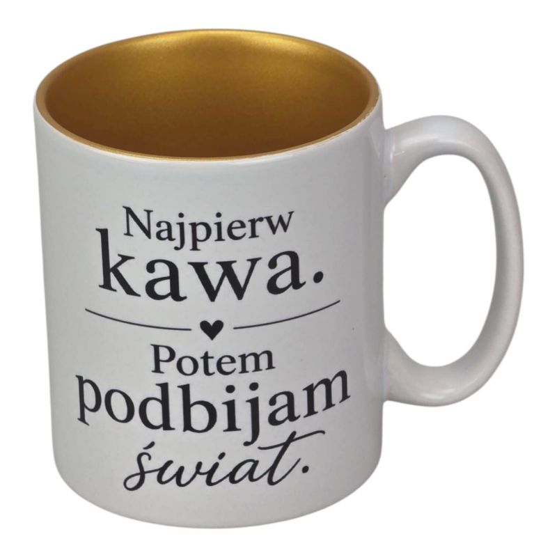 ☕ Kubek biały ze złotym wnętrzem 330 ml – „Najpierw kawa. Potem podbijam świat.”