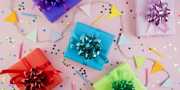 Jak wybrać idealny prezent na urodziny? Inspirujące pomysły i wskazówki dla każdego!